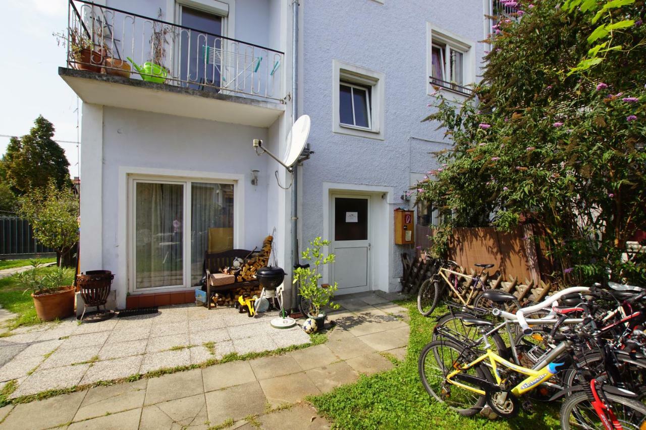 Andreas' Dachwohnung Mit Terrasse Apartment